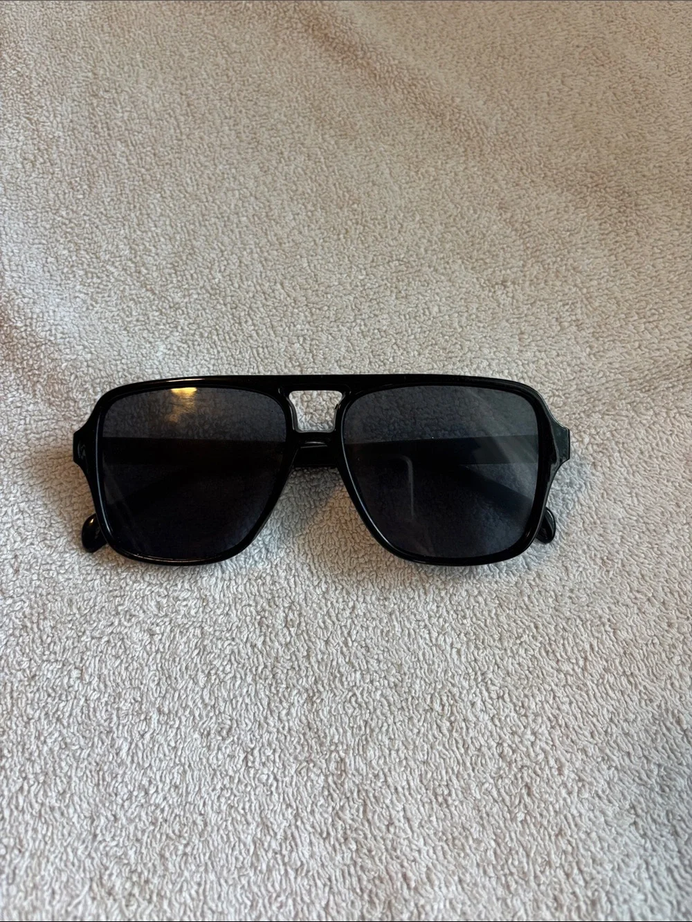 Classic Black Aviator-Style Sunglasses